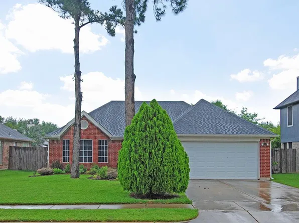 1121 Woodchase Dr, Pearland, TX 77581