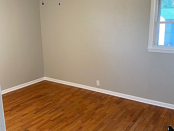 5th image of 2734 Salem Dr