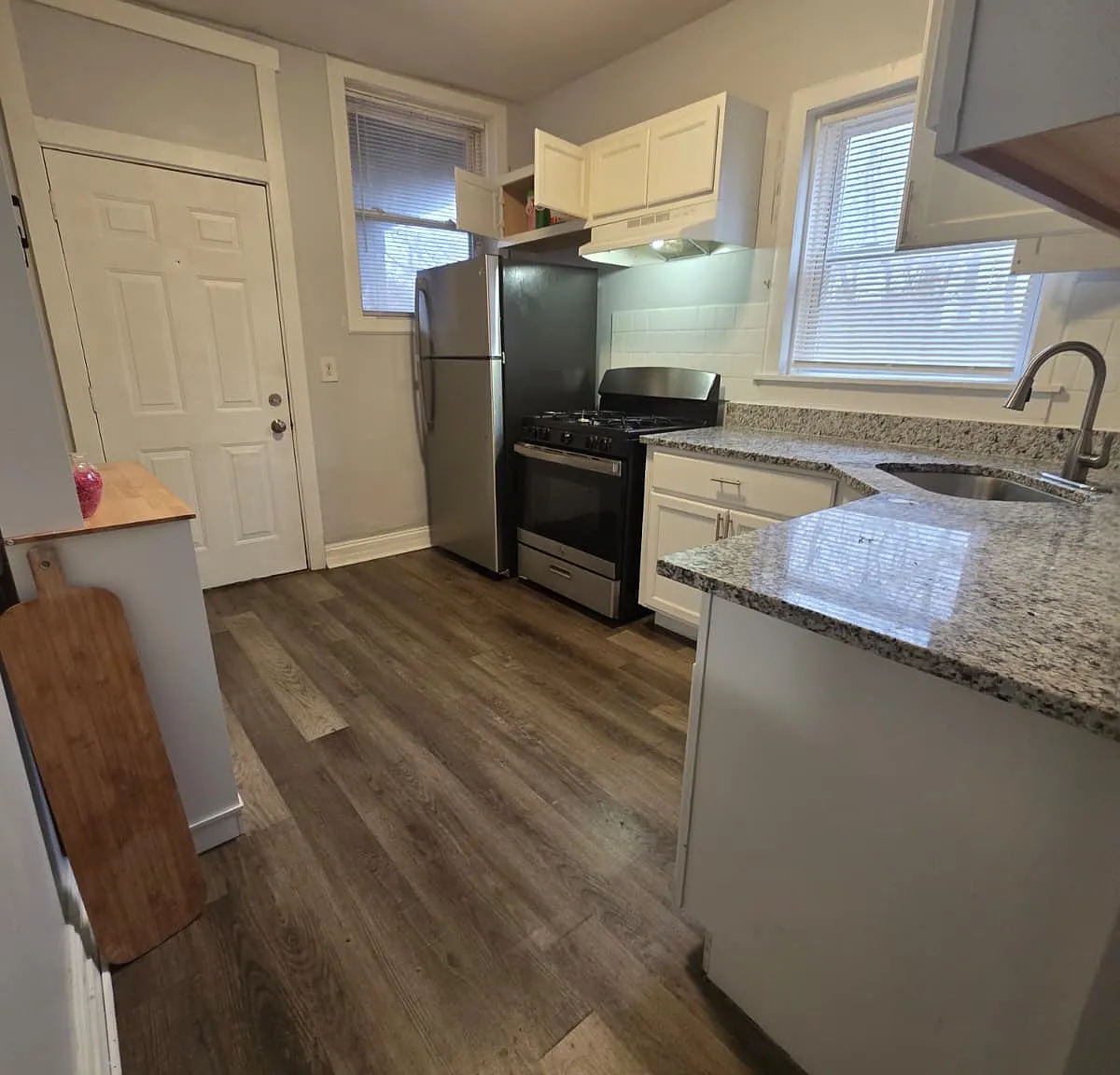 2 bed, 1400 sqft, $1,500 — Photo 3