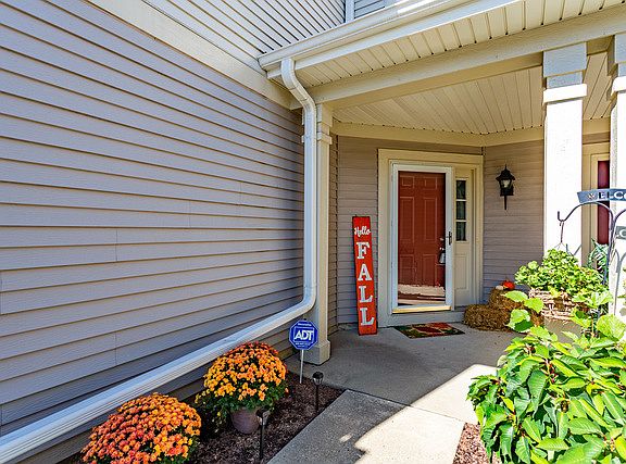 5th image of 604 E Thornhill Ln #604