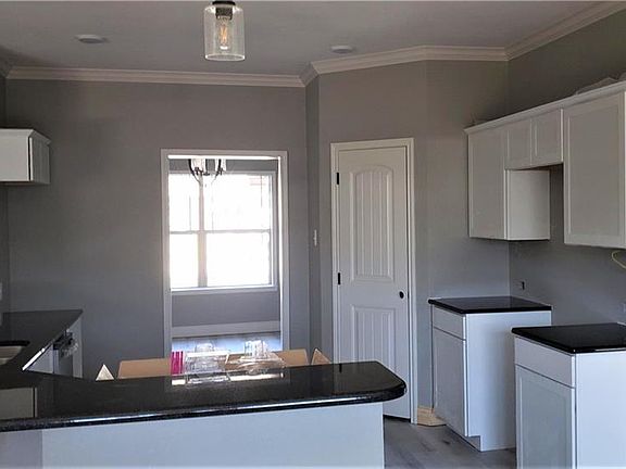4th image of 311 Gateway Cir