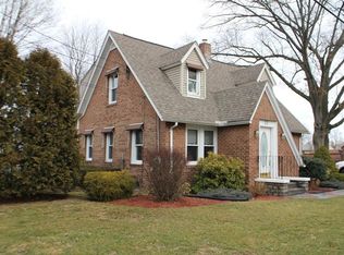 25 Park St, Feeding Hills, MA 01030