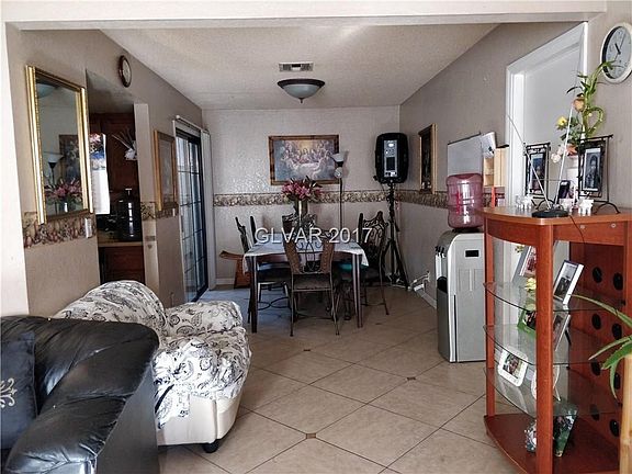 5th image of 1809 Yellow Rose St