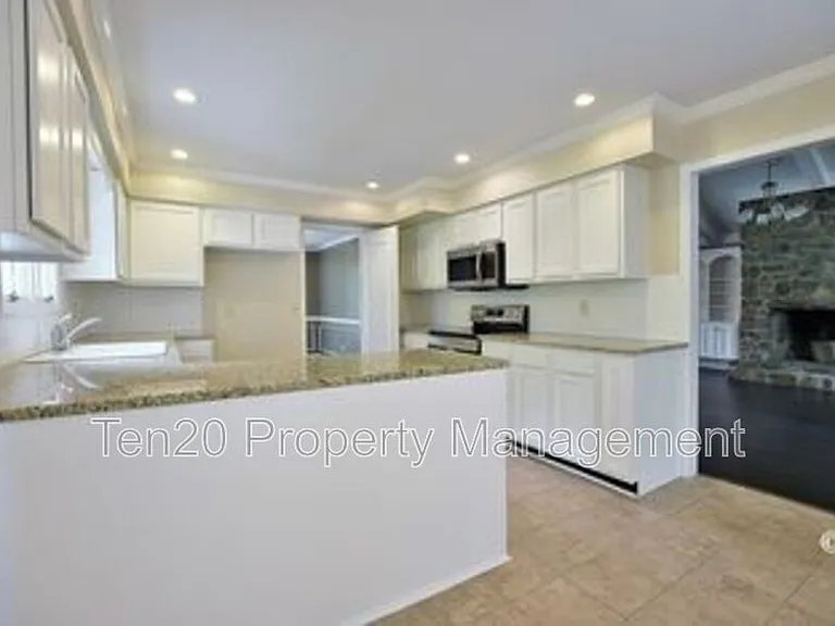 4720 Shenandoah Ct — Photo 10