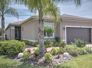 15820 Amber Falls Dr, Wimauma, FL 33598