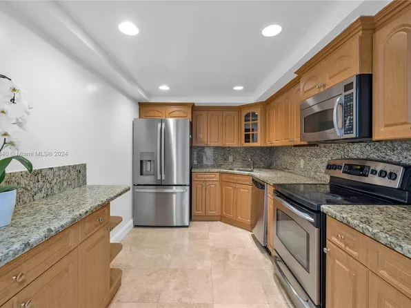 600 Biltmore Way APT 512, Coral Gables, FL 33134