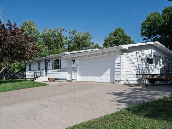 900 10th St NE, Beulah, ND 58523