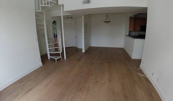3rd image of 980 Palm Ave #310