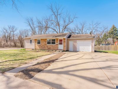 1717 S Larry Ln, Sioux Falls, SD, 57103