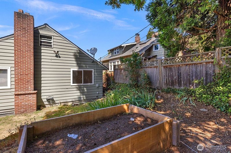 4th image of 5508 31st Avenue NE
