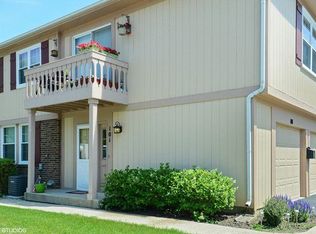 101 Lindenwood Ct, Vernon Hills, IL 60061