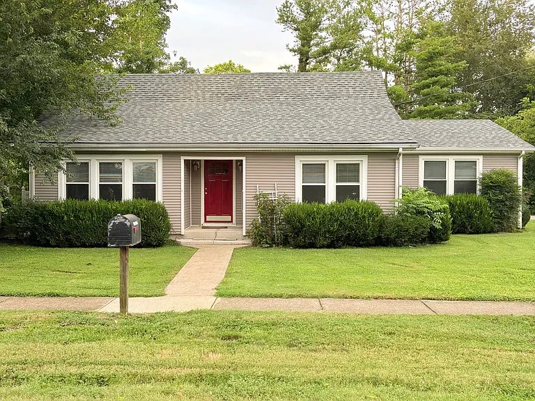 140 Highland Ave — Photo 1