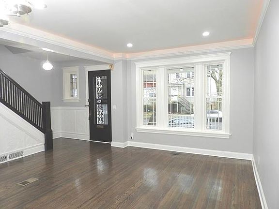 3rd image of 7426 S Saint Lawrence Ave