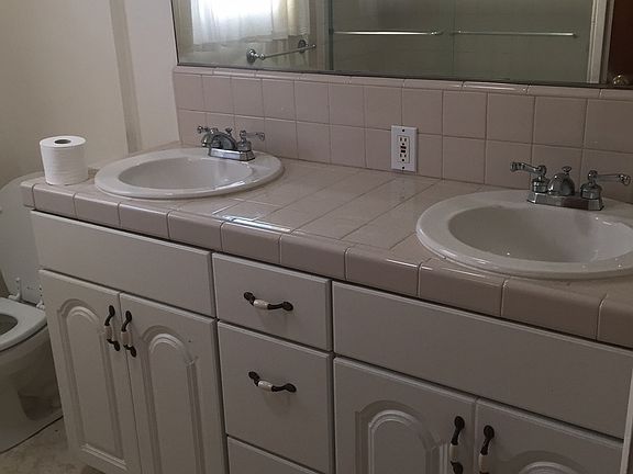 5th image of 3720 S Leland St