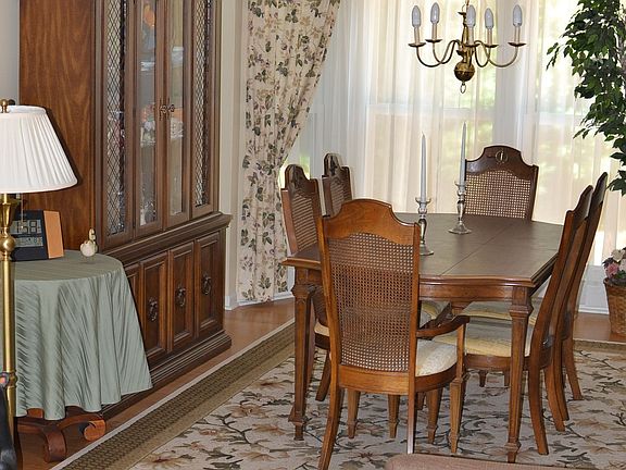 LR & DR -cathedral ceiling