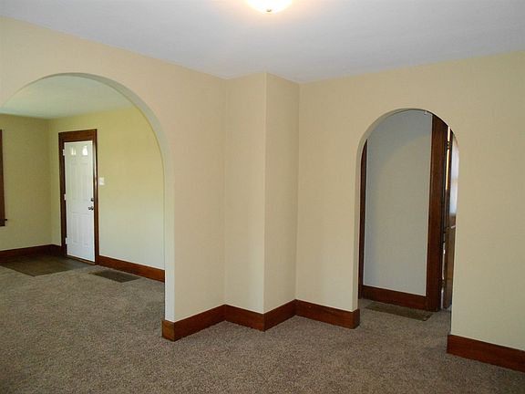 5th image of 1613 Garden St