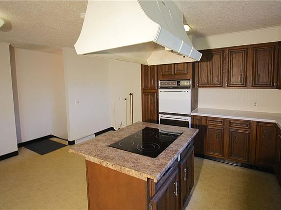 4th image of 40 Glenwood Ave