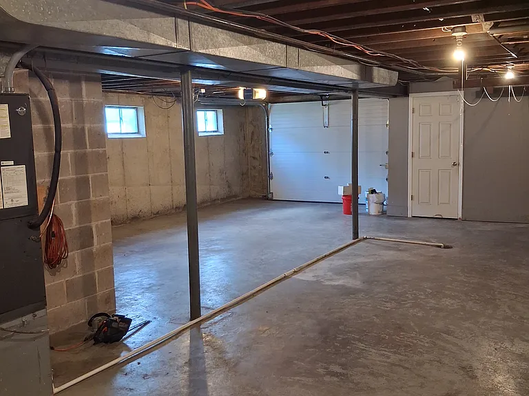 705 W Kelley St — Photo 22