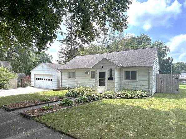 1413 Baxter Ave N, Glencoe, MN 55336