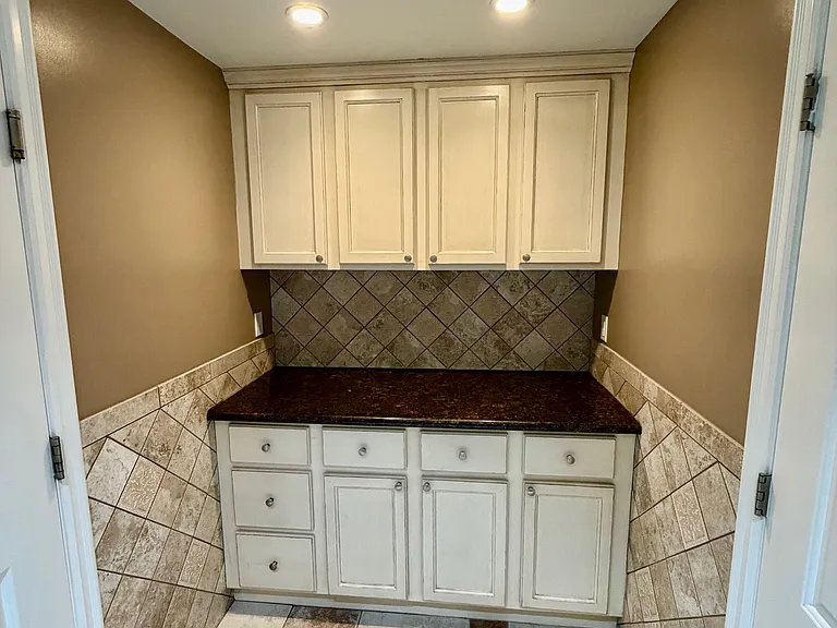 2229 E Chesterton St — Photo 20