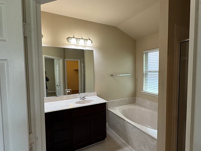 2108 Megan Creek Dr — Photo 10