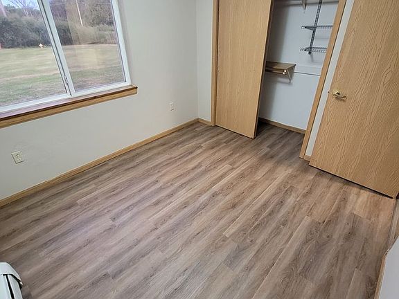 5th image of 400 13th Ave NW