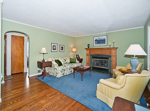3rd image of 1 Hiawatha Dr