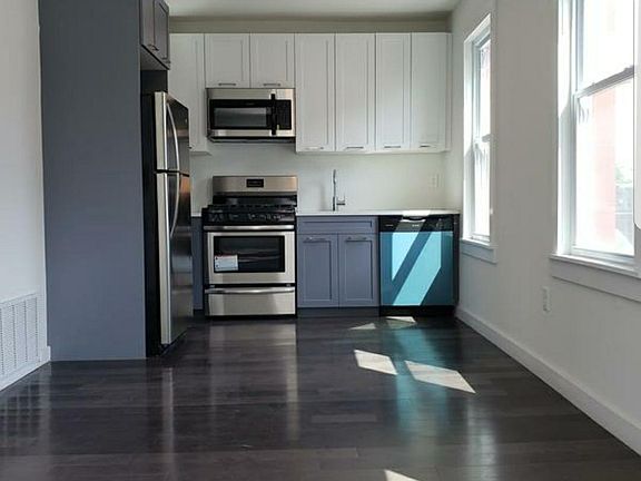 3rd image of 508 Mercer St APT 3