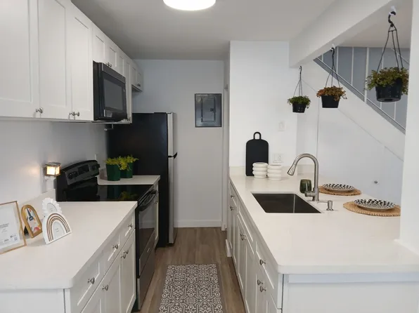 203 E Tiffany Dr APT 3, Mangonia Park, FL 33407