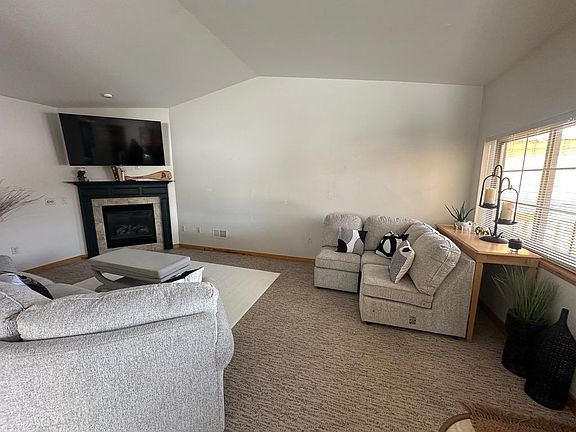 4th image of 311 Christopher St