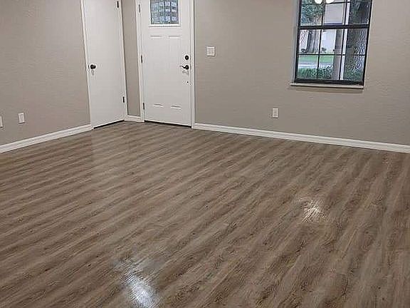 3rd image of 1551 NE 17th St