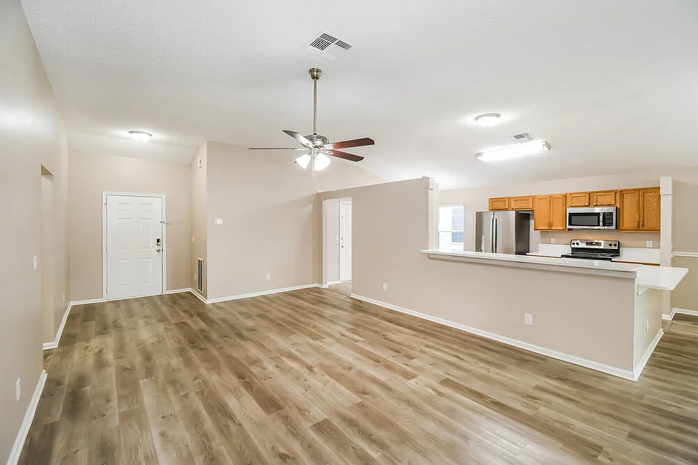 3 bed, 2.0 bath, 1558 sqft, $1,970 — Photo 4