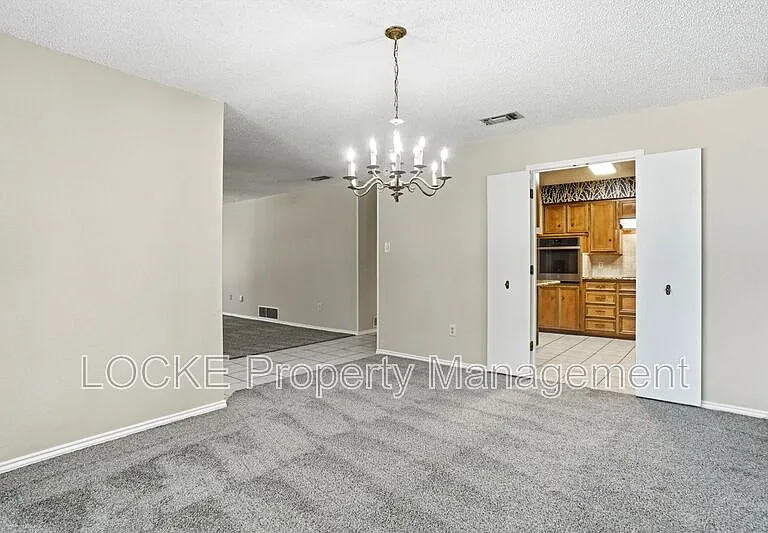 4917 Ledgestone Dr — Photo 6