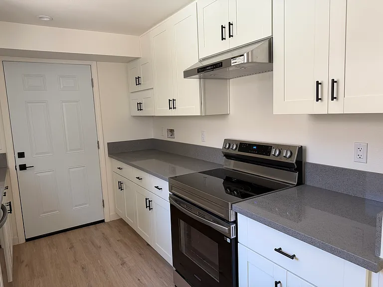 9655 Woodruff Ave #B — Photo 16