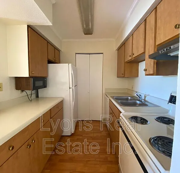 2855 Winkler Ave #124 — Photo 9