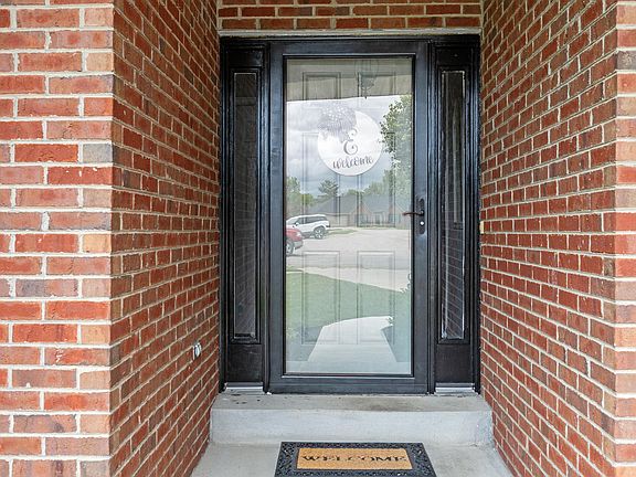 2nd image of 1305 Parkview Ct