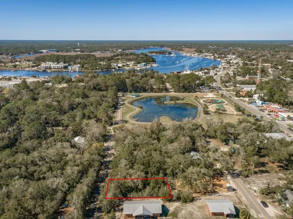704 SE Avenue D, Carrabelle, FL 32322