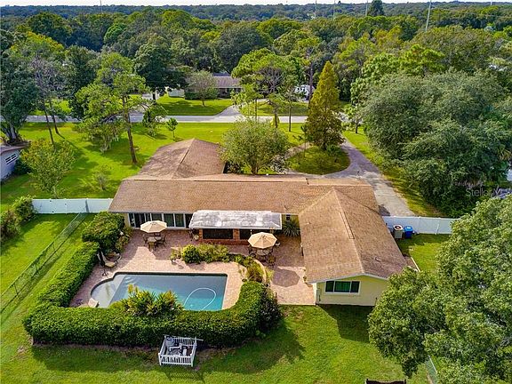 2nd image of 1611 Robin Hood Ln