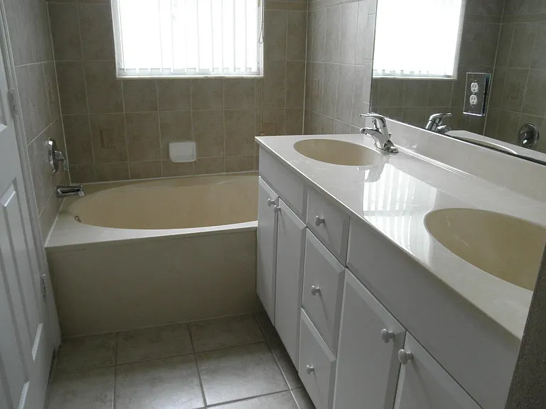 894 Pipers Cay Dr — Photo 13
