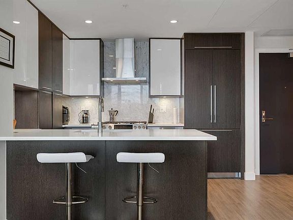 4th image of 930 W 16th Ave SW #1408