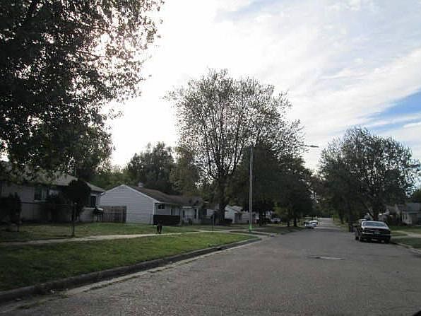 2nd image of 176 W Yale Ave