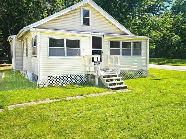 1211 Meadow Ave, East Peoria, IL 61611