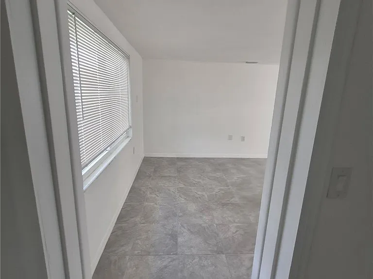 27 E Lemon St — Photo 4