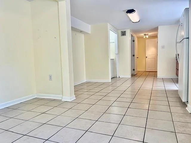 3 bed, 1.5 bath, 1200 sqft, $1,600 — Photo 2