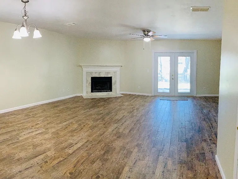 12089 Cobblewood Ln N — Photo 8