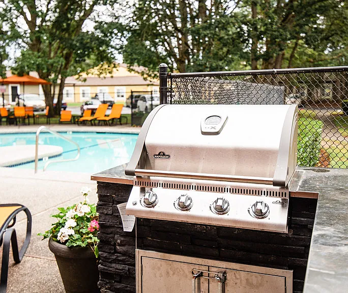 Steilacoom Apartments - Harbor Oaks Apartments - Gas Grill and Pool