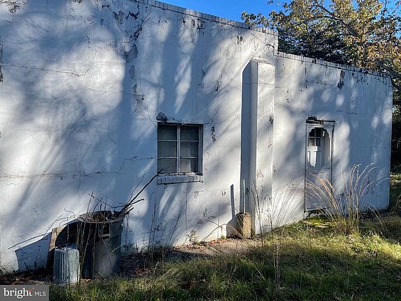 5th image of 6488 Dehirsch Ave