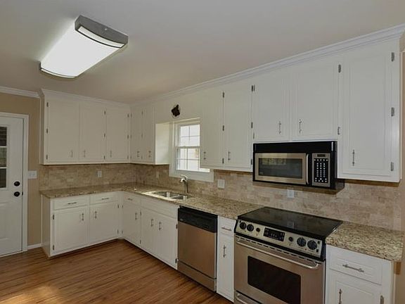 5th image of 240 E Creek Cir