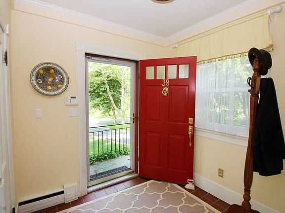 3rd image of 38 Hawthorne Ave