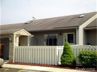 62402 Raleigh Ct, South Lyon, MI 48178